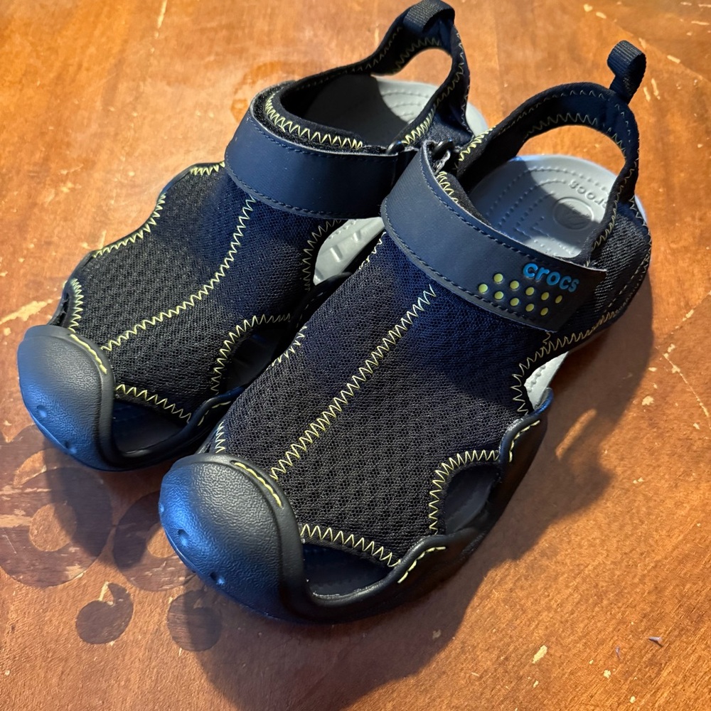 Crocs Men’s Swiftwater Mesh Deck Sandal size 8